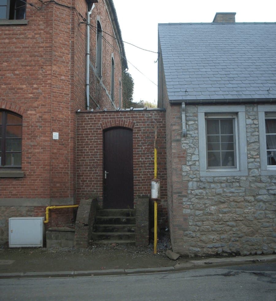 Façade et abords d'une maison rénovée par CP Renove dans le Pays de Herve